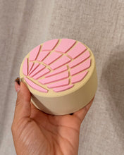 Load image into Gallery viewer, Concha Trinket Box
