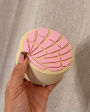 Load image into Gallery viewer, Concha Trinket Box
